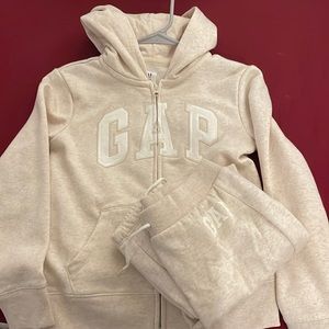 Girls matching Gap set